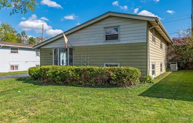 327 Delaware St, Carpentersville, IL 60110 - photo 3