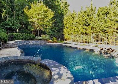 9609 Chathams Ford Dr, Vienna, VA 22182 - photo 2