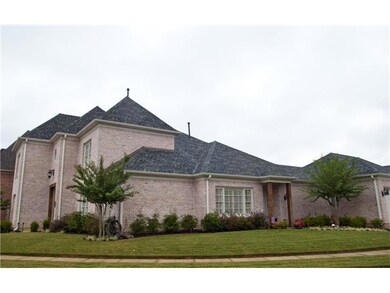 Inviting Friends Entrance & 3 Car Garage!