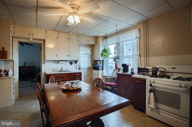 823 Mount Laurel Ave, Temple, PA 19560 - photo 7