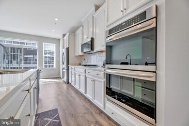 7202 Clagett Dr, Landover, MD 20785 - photo 5