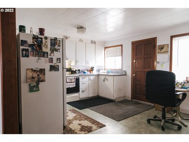 2731 E St, Hubbard, OR 97032 - photo 6