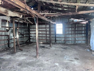 502 Thompson St, Philadelphia, TN 37846 - photo 5