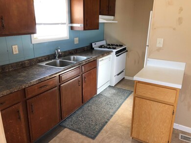 103 7th St, Glen Ullin, ND 58631 - photo 4