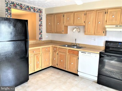 19123 Willow Spring Dr, Germantown, MD 20874 - photo 5