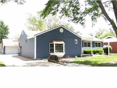 Large Detached Garage behind House! Plenty of Park