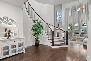 Stunning Hardwood floors throughtout and on this m