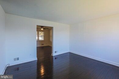 1890 Yakona Rd, Parkville, MD 21234 - photo 5