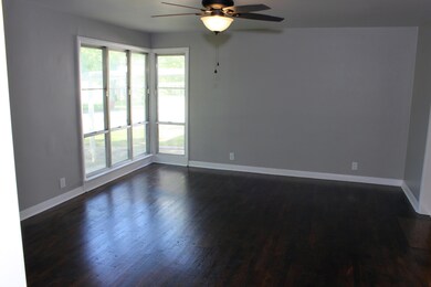 109 E Elm St, Aurora, MO 65605 - photo 2