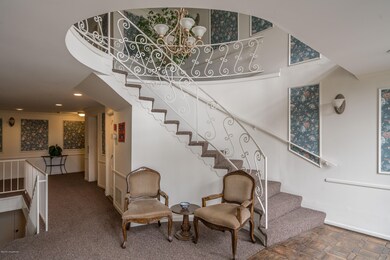 2845 Hikes Ln, 204-04