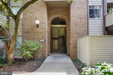 19305 Club House Rd unit 302, Montgomery Village, MD 20886 - photo 3