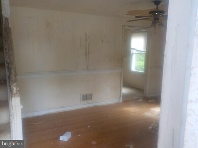 5424 Taussig Rd, Bladensburg, MD 20710 - photo 2