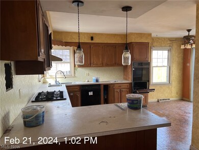 2446 E 37th St, Lorain, OH 44055 - photo 6