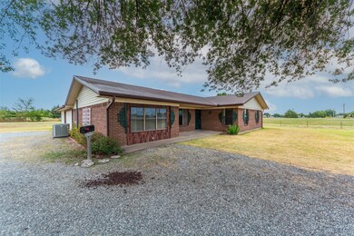 109 E Airport Rd, Bonham, TX 75418 - photo 5