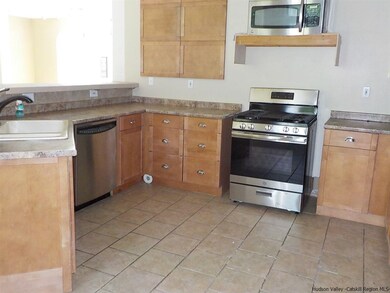 75 Dame van Winkle Cir, Athens, NY 12015 - photo 2