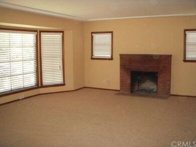 Comfortable living room, with a lot of windows and