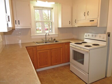 204 S Shore Dr, Jacksonville, NC 28540 - photo 6