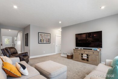 28-web-or-mls-14008 Phoenix Pl, Holland-