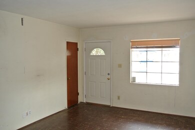 022-186729 Family Room (2)