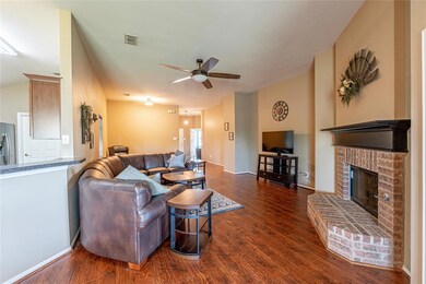 3410 Columbus St, Gainesville, TX 76240 - photo 5