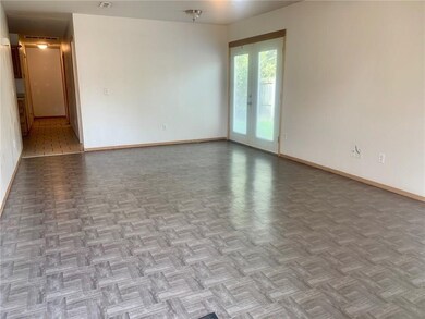 1673/1675 E Evalyn Cir, Fayetteville, AR 72701 - photo 3