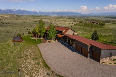Attached 2 Bedroom, 2 bath Guest House with Kitche