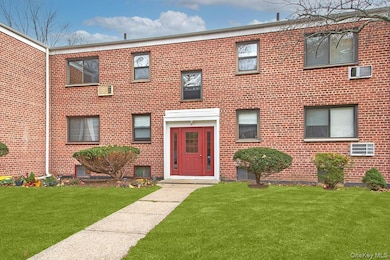 4 Lawrence Dr unit C, White Plains, NY 10603 - photo 2