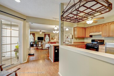 154 Harbor Cir, Freehold, NJ 07728 - photo 7