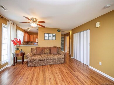 OPEN FLOOR PLAN WITH NEUTRAL COLORS