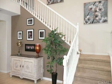 Beautifiul neutral colors throughout.