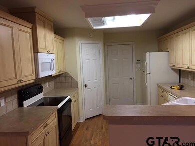 6070 Creekside Cir, Tyler, TX 75703 - photo 3