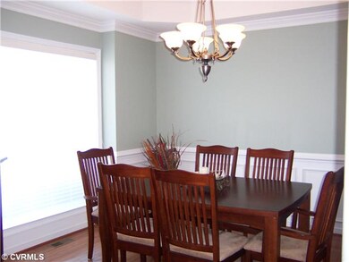 Dining Room - Open and bright dining room with cus