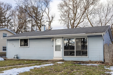 166 Sioux Ave, Carpentersville, IL 60110 - photo 2