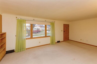 1119 Forest Dr SE, Cedar Rapids, IA 52403 - photo 4