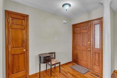 2231 SW Auburn Rd, Topeka, KS 66614 - photo 4