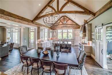 Dining area, leading to kitchen