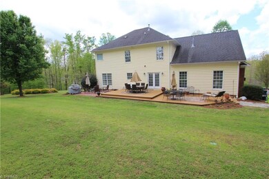 5201 Woodberry Forest Rd, Greensboro, NC 27406 - photo 2