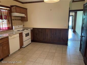 423 W Main St, Pen Argyl, PA 18072 - photo 7