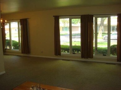 2164 Plainfield Dr, Des Plaines, IL 60018 - photo 2