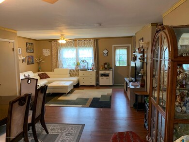Living room/dining room 3
