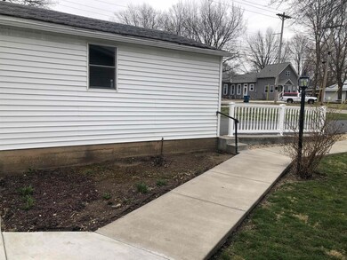 201 Johnson St, Covington, IN 47932 - photo 5