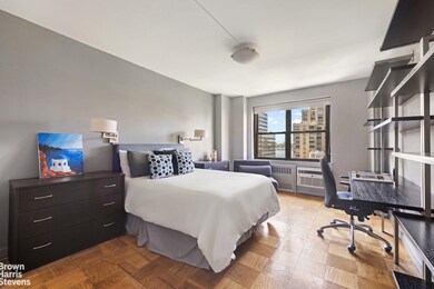 Lincoln Towers unit 10R, New York, NY 10023 - photo 6