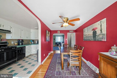 729 Surrey Ln, Glenolden, PA 19036 - photo 5