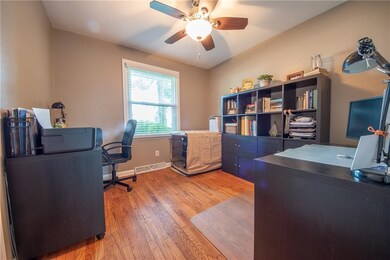 568 Collier St, Columbus, IN 47201 - photo 5