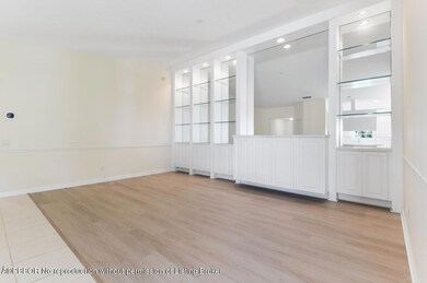 05_7854PineIslandWay_165_LivingRoom_Cust