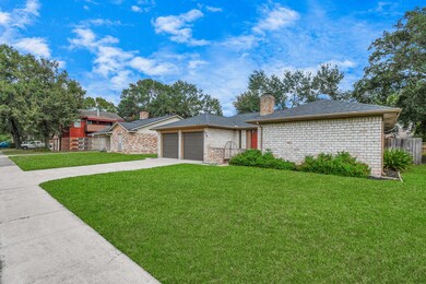 7214 Leaning Oak Dr, Houston, TX 77088 - photo 2
