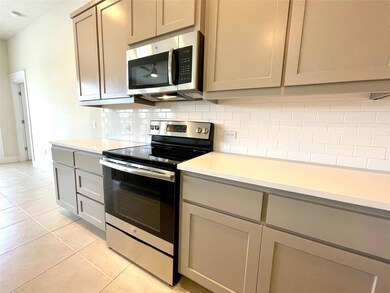 Kitchen with stainless steel appliances, backspla