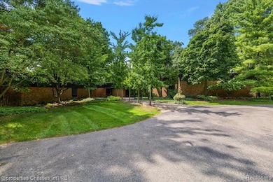 4647 Private Lake Dr, Bloomfield Hills, MI 48301 - photo 4