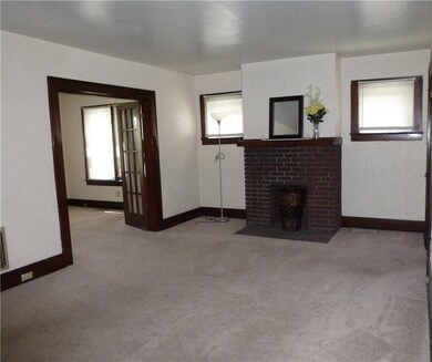Lower unit living room