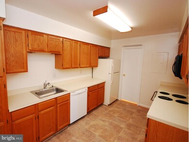7511 Belle Grae Dr unit 11-6, Manassas, VA 20109 - photo 4